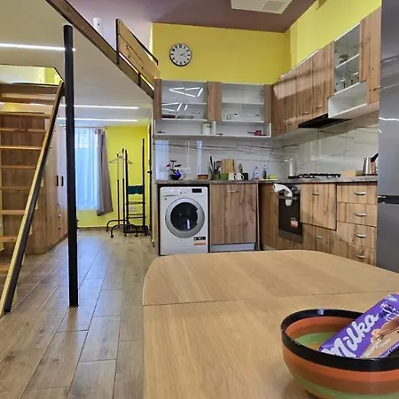 Apartman Tranquility Lodge, Next To Paradise And Metro Station