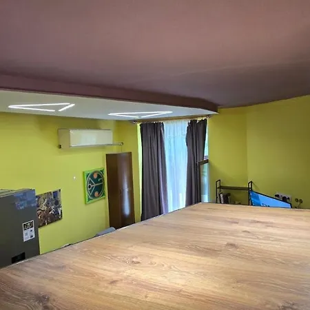 Tranquility Lodge, Next To Paradise And Metro Station Σόφια