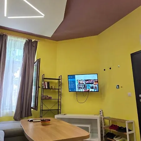 Tranquility Lodge, Next To Paradise And Metro Station