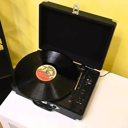 Tranquility Lodge, Next To Paradise And Metro Station *