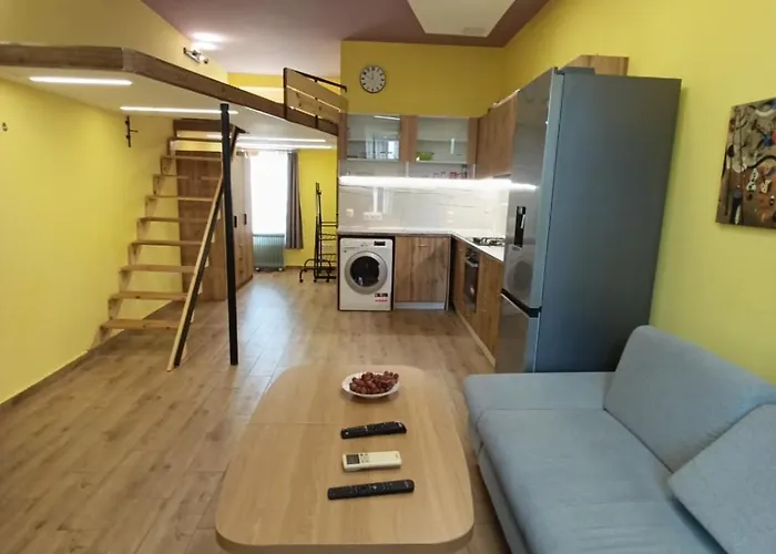 Tranquility Lodge, Next To Paradise And Metro Station