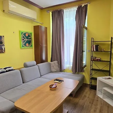 Tranquility Lodge, Next To Paradise And Metro Station *