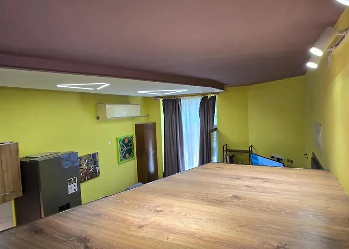 Tranquility Lodge, Next To Paradise And Metro Station ソフィア