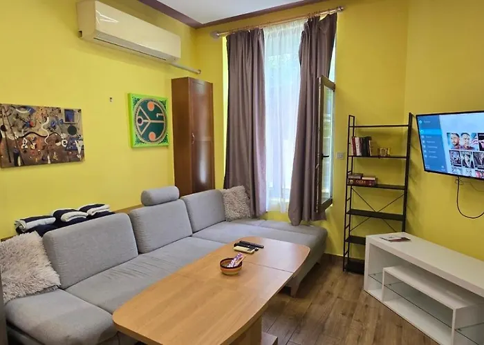 Tranquility Lodge, Next To Paradise And Metro Station *