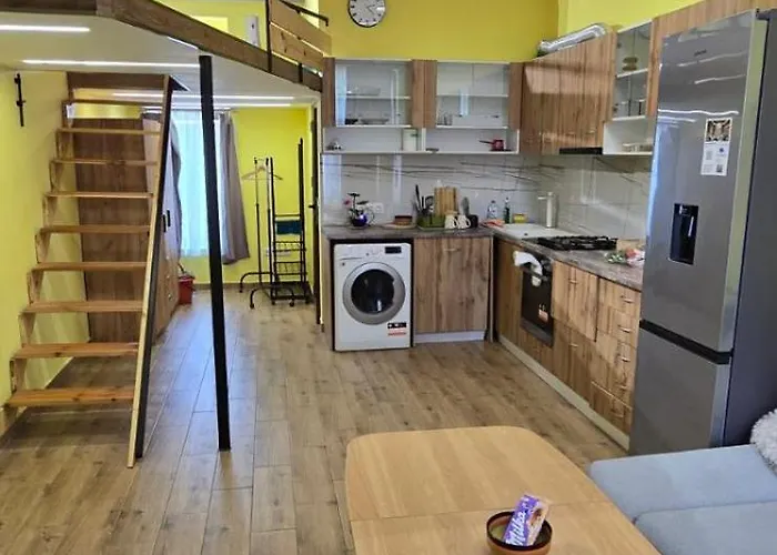 Tranquility Lodge, Next To Paradise And Metro Station アパート *