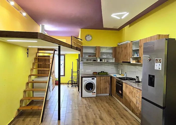 Tranquility Lodge, Next To Paradise And Metro Station *