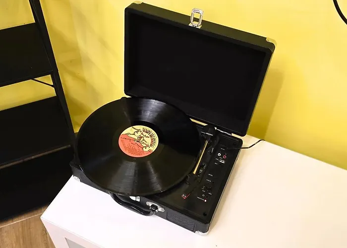 Tranquility Lodge, Next To Paradise And Metro Station *