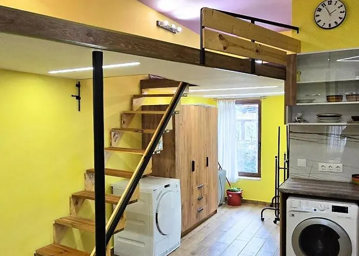 Tranquility Lodge, Next To Paradise And Metro Station